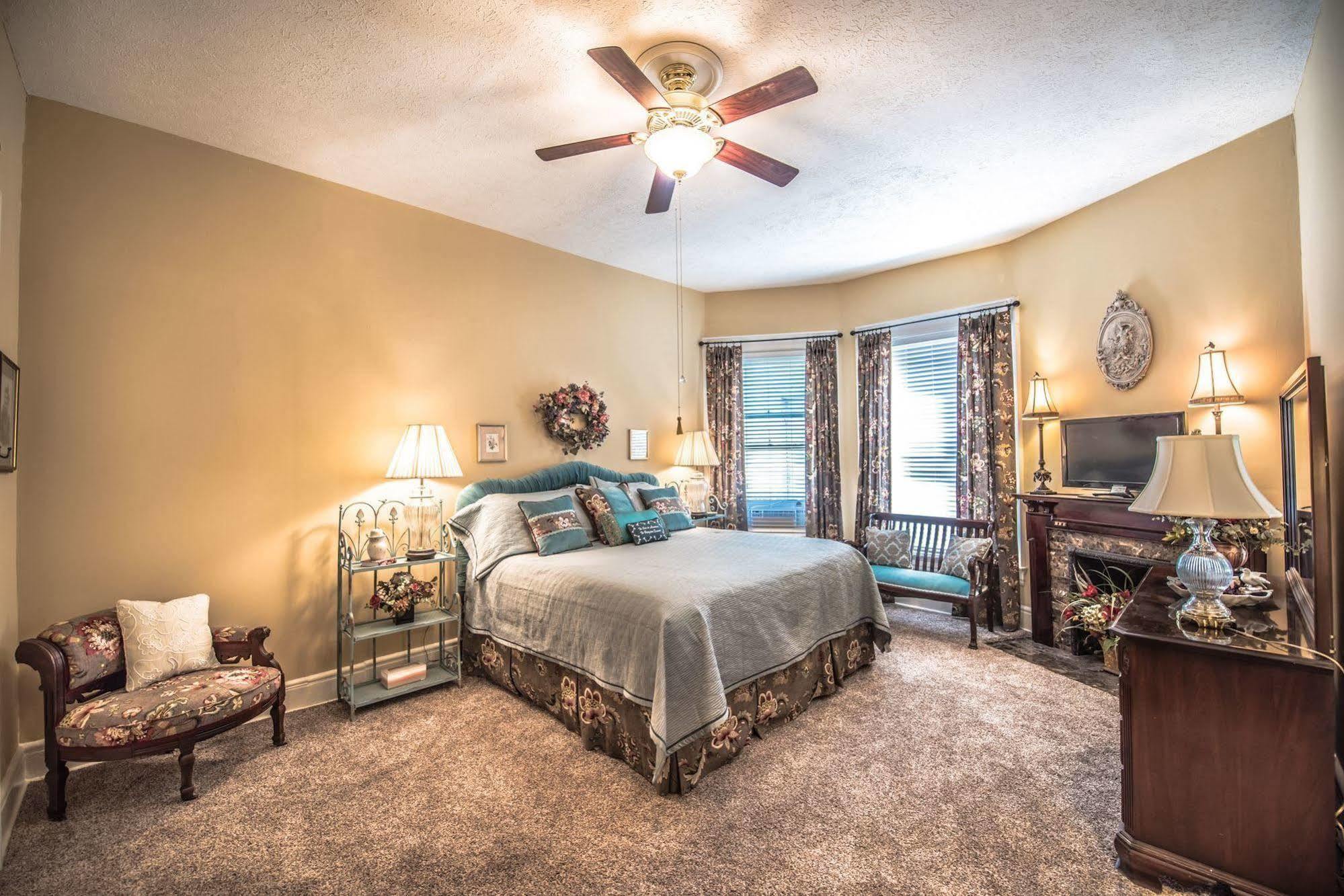 Inn At St James Court Louisville Bagian luar foto