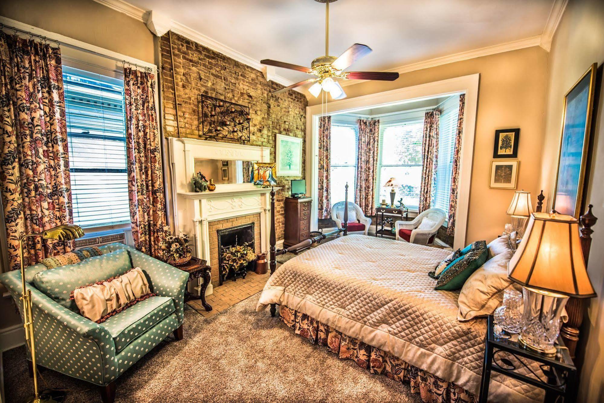 Inn At St James Court Louisville Bagian luar foto