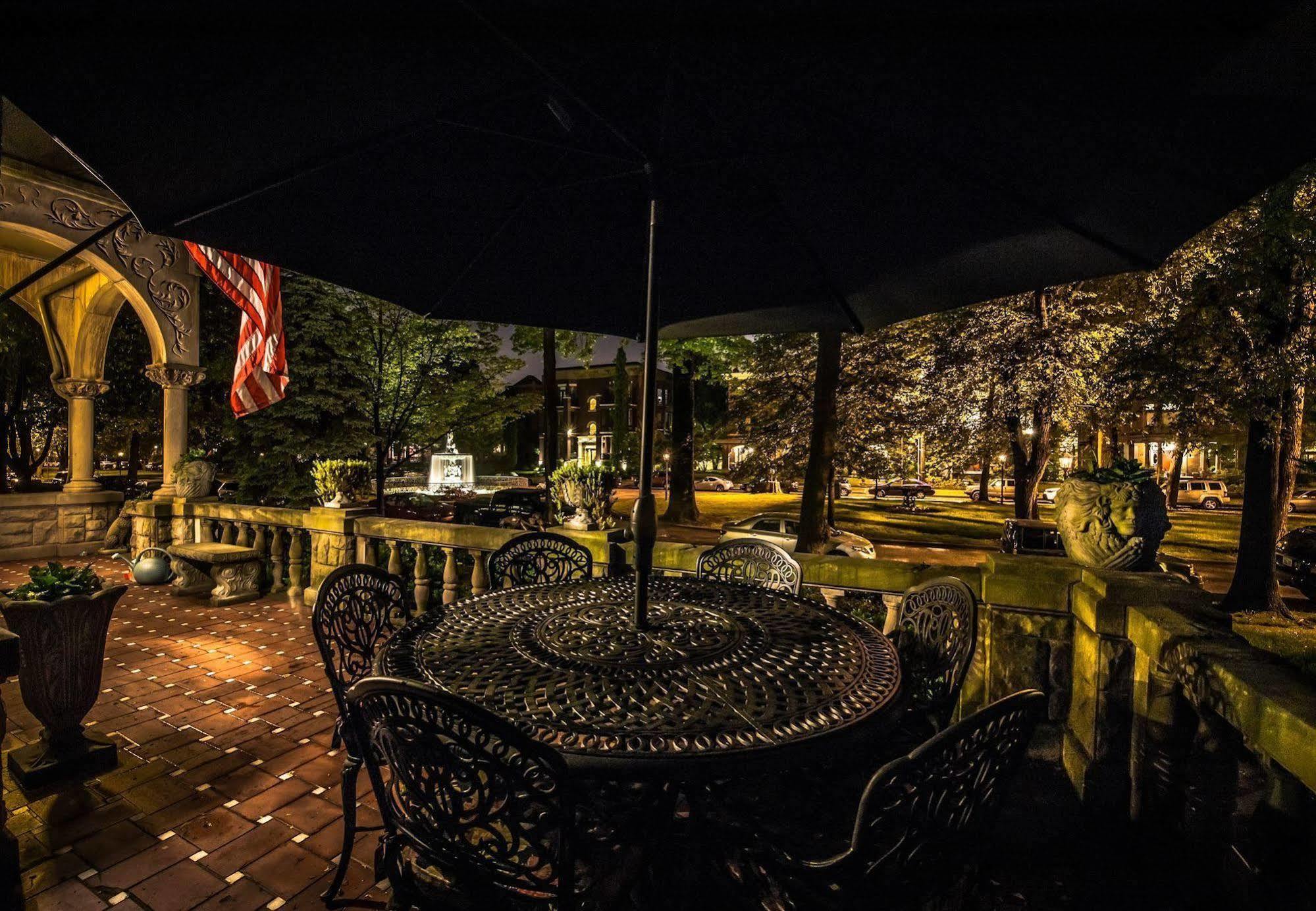 Inn At St James Court Louisville Bagian luar foto